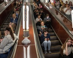 Укрытий в Киеве не хватит на всех: где безопаснее всего прятаться от российских обстрелов