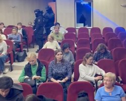 Молились за Зеленского, а ВСУ называли "светлыми силами": в РФ задержали почти 70 оппозиционеров