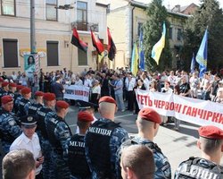 В Ивано-Франковске милиция предотвратила столкновения националистов с коммунистами