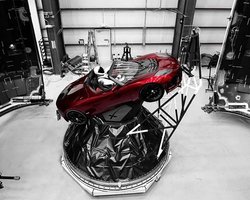 SpaceX показала, как Tesla Roadster летит к Марсу