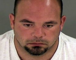 В США лидер Ку-клукс-клана въехал на автомобиле в толпу протестующих