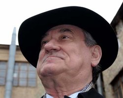 КГГА было поручено обеспечить сооружение надгробия на могиле Богдана Ступки