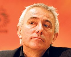 Ван Марвейк считает сборную Испании лучшей командой мира