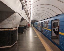 Переповнені маршрутки та годинні черги: як Київ виживав в умовах блекауту 31 січня (відео)