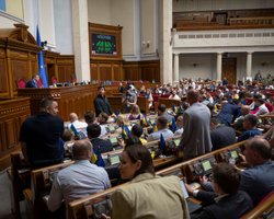 Імітація відставок в уряді: більшість міністрів залишаються в команді президента