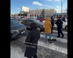 40 часов без света: под Киевом возле ЖК "Барселона" перекрыли дорогу (видео)