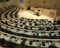 Возмущенные соратники Саакашвили демонстративно прекратили работу в парламенте