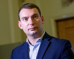 Мав 527 таких досьє: нардеп показав, яку інформацію про посадовців збирав Міндіч