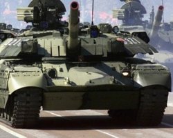 В Харькове во время парада танки помяли асфальт