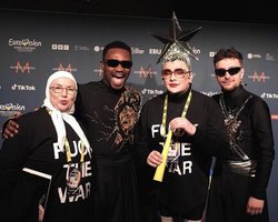 Сердючка станцевала под песню TVORCHI за кулисами Евровидения-2023 (видео)