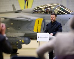 "Чинять опір не лише в Росії": Зеленський пояснив, чому гальмується розвиток української балістики