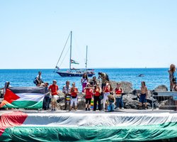 Судно с Гретой Тунберг идет в сектор Газа: в Израиле заявили, что примут меры (фото)