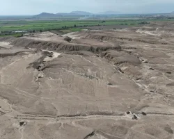 Тягнеться на два кілометри: у Перу виявили священну дорогу та храмовий комплекс Чіму (фото)