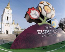 625 украинцев хотят стать волонтерами Евро-2012 