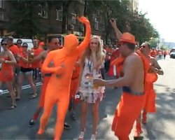 Голландские фаны довели харьковскую журналистку до истерики