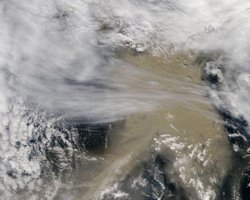 Берлин закрывает аэропорты из-за вулканического пепла