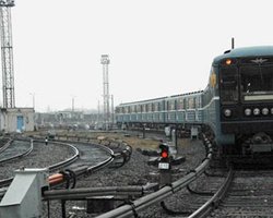 Киевское метро останавливалось из-за падения пассажира на рельсы