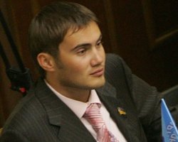 Сын Януковича намерен отозвать свой голос за закон о языках, - СМИ