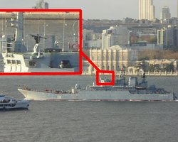 В Босфоре российский корабль демонстративно приготовился сбивать воздушные цели