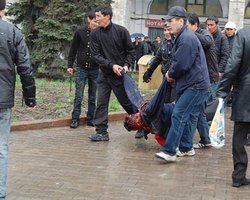 В Киргизстане началась кровавая смена власти (видео)