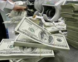 Доллар на межбанке подешевел на копейку