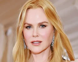 58-летняя Николь Кидман вышла в свет в пиджаке без нижнего белья и прозрачной юбке (фото)