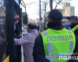 Локдаун в Киеве. Торговля спецпропусками, пустое метро и битвы за электросамокаты