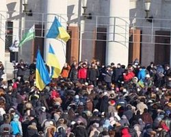 В Чернигове майдановцы мирно заняли здание облгосадминистрации