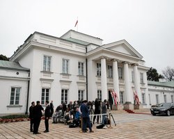 В Польше обезвредили дрон, который летал над зданиями правительства, — Туск