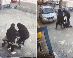 Забрали особисті речі та посадили в авто: у центрі Одеси невідомі викрали чоловіка (відео)