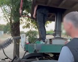 Для "уклонистов" придумали новый тайник, опасный для жизни: как их вывозят за границу (видео)