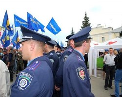 Оппозиция: Янукович использует милицию в политических целях