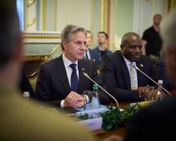 Запад ограничивает Украину в дальнобойных ударах даже по оккупированных Россией территориях, — Le Monde