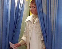 Тимошенко требует объяснить, где она будет голосовать