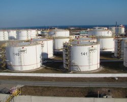 Видимых повреждений в "Морском нефтяном терминале" в Феодосии нет, — СМИ (спутниковые снимки)