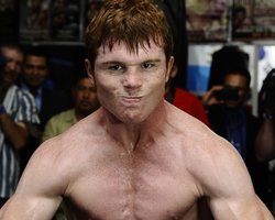 Два чемпиона мира по боксу сразились в уличной драке