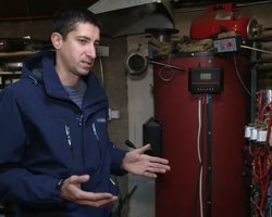 "Полностью снабжает дом": украинец создал у себя дома систему источников энергии (видео)