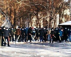 СМИ выяснили, какие опознавательные знаки объединяют силовиков и титушек 