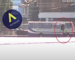 Заложники луцкого террориста получили воду от полицейских