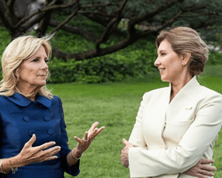 З брошкою у вигляді України: Олена Зеленська зустрілася з Джилл Байден (фото)