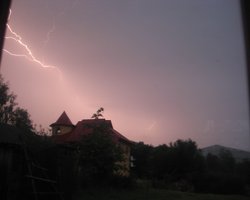 В районе Говерлы спасатели ищут 13 туристов с маленькими детьми