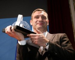 Заболевший Кличко пропустил заседание Рады, но поехал за премией в Европу