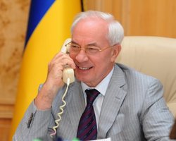Азарова завалили письмами с просьбой принять на работу