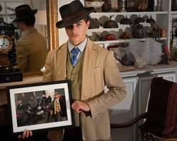 Джентльмен із Лувру: журналісти знайшли таємничого "детектива", ним виявився школяр