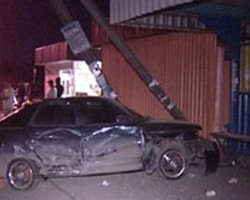 ДТП в Харькове: на остановке машина врезалась в маму с ребенком