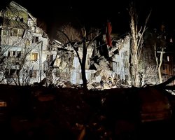 Удар по жилому дому в Запорожье: в горсовете сообщили о первых жертвах (фото)