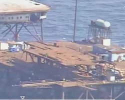 Пограничники показали, как россияне защищают украденные у Украины морские газовые платформы