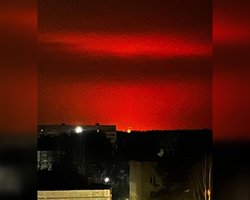 Другу ніч поспіль: Ленінградську область РФ масовано атакують дрони (відео)