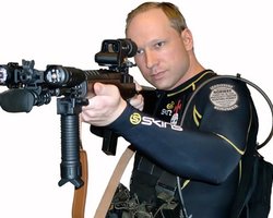 СМИ: Отец норвежского террориста не видел его 15 лет