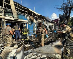 "Там немає військових частин": Зеленський назвав удар по Костянтинівці навмисним терактом РФ (відео)